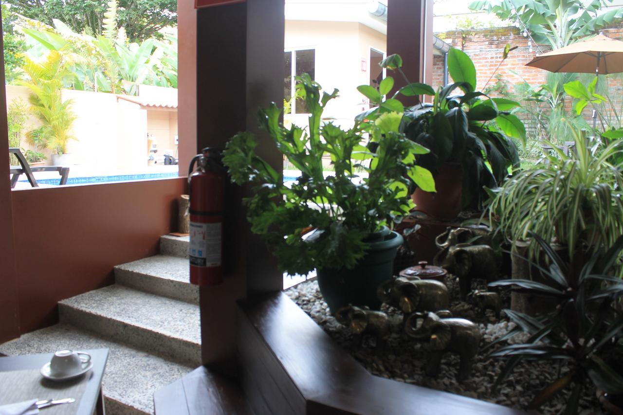 All Days Inn And Out San Salvador Buitenkant foto